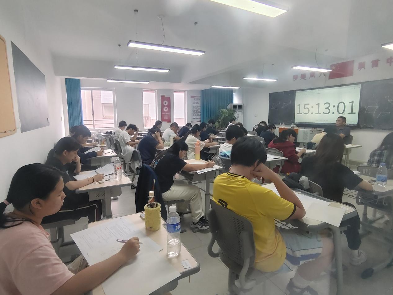 2025120309301593 黄师中高考学校 f97a881692c384eb2b2b7c5c681f58da