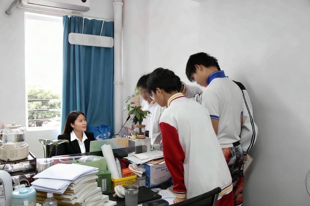 2025120309351229 黄师中高考学校 2