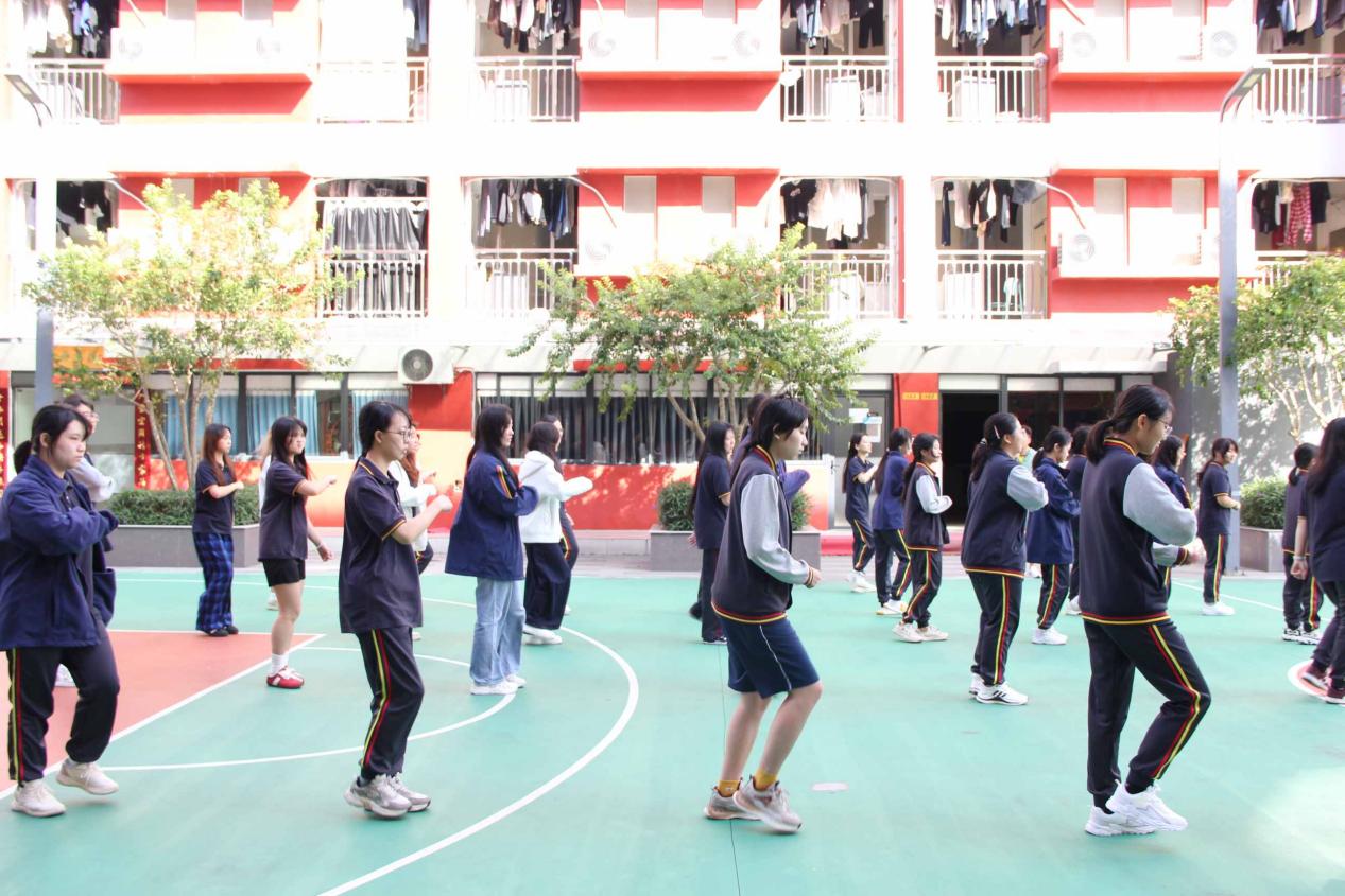 2025120309412031 黄师中高考学校 IMG 8484