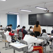 2025120309432574 黄师中高考学校 2