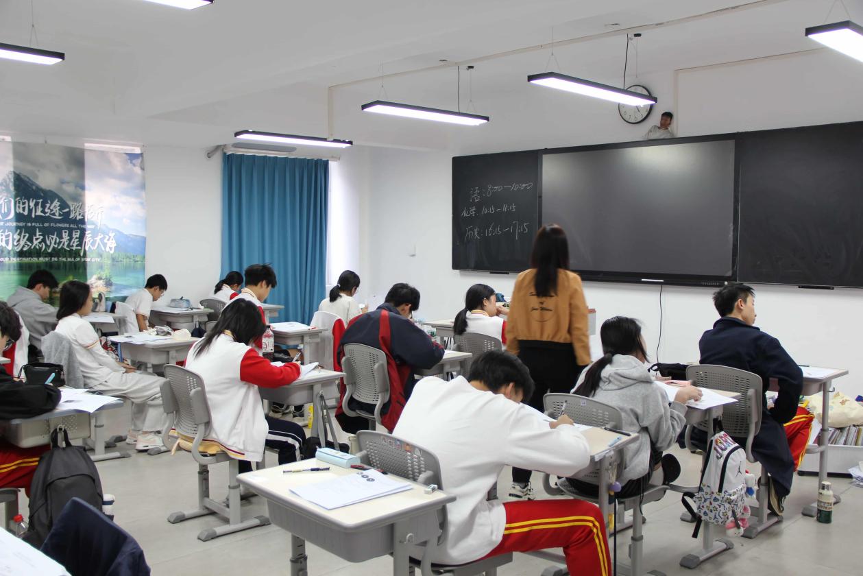 2025120309432574 黄师中高考学校 2