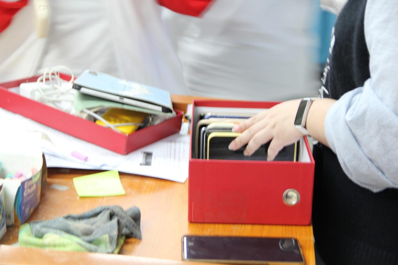 2025120309443088 黄师中高考学校 班会 1